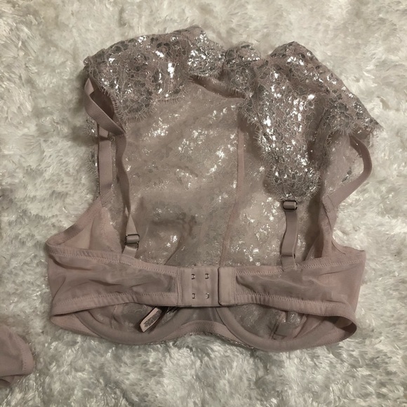 ✨FINAL PRICE✨VS high-neck metallic bra 32DD - Picture 3 of 6